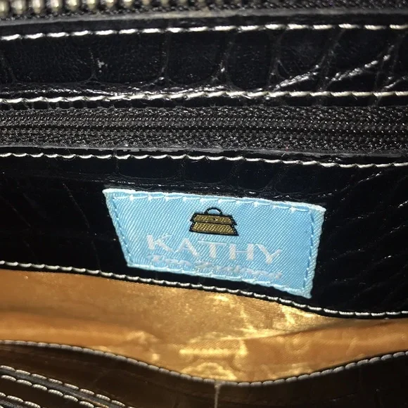 Kathy Van Zeeland …Sling Wallet - Picture 4 of 5